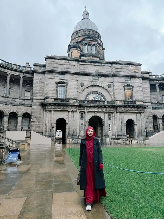Oki Setiana Dewi di Edinburgh