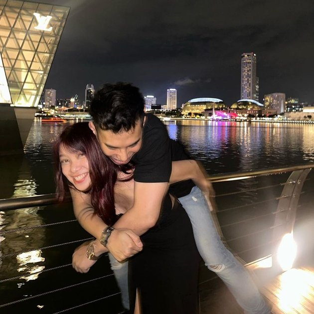 8 Portraits of Okin, Former Husband of Rachel Vennya Showing Affection with His New Girlfriend - Vacationing Together in Singapore