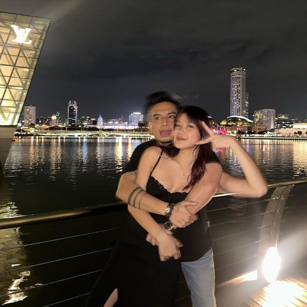 8 Portraits of Okin, Former Husband of Rachel Vennya Showing Affection with His New Girlfriend - Vacationing Together in Singapore