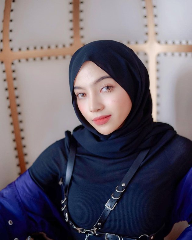 8 Portraits of Oklin Fia, a Hijab TikTok Celebrity who Went Viral ...