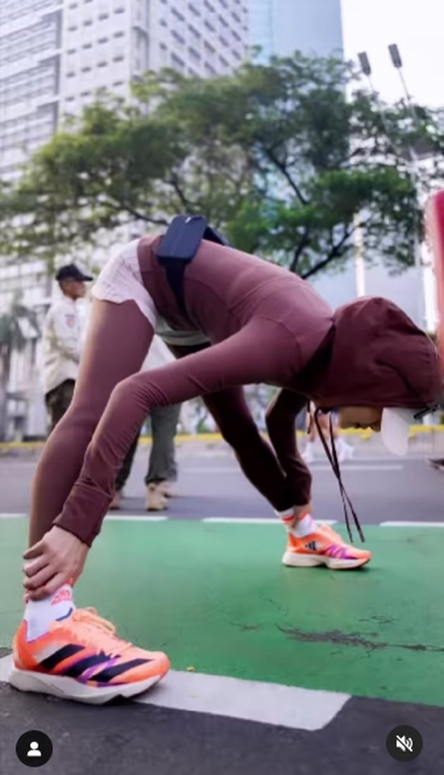8 Photos of Olla Ramlan Wearing Tight Clothes While Running, Netizens Focus on Her Legs Being Called Crooked and Swollen