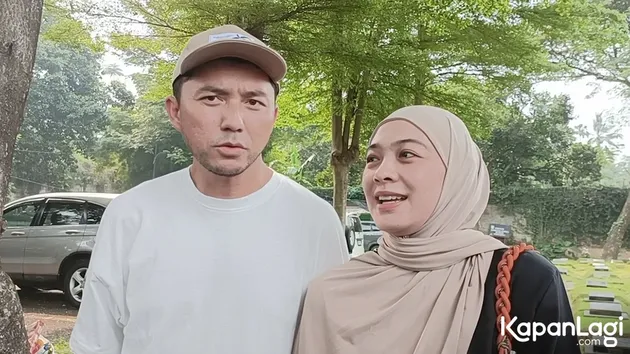 Omesh dan Dian Ayu Dukung Anak