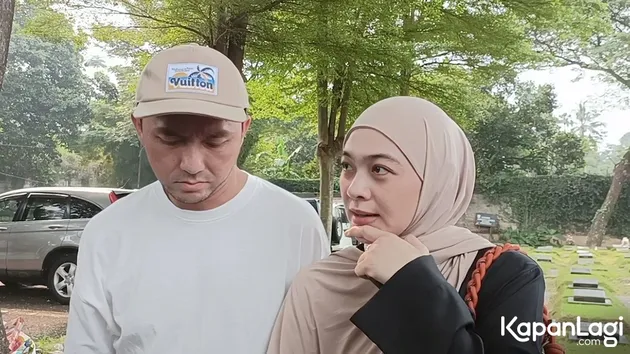 Omesh dan Dian Ayu Dukung Anak