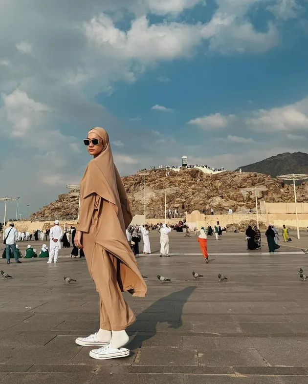Hijab BCL Saat Umrah