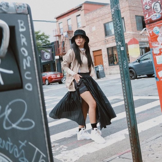 8 OOTD Photos of Rachel Vennya During Vacation in New York, Flaunting a Flat Stomach and Being Praised for Looking More Beautiful