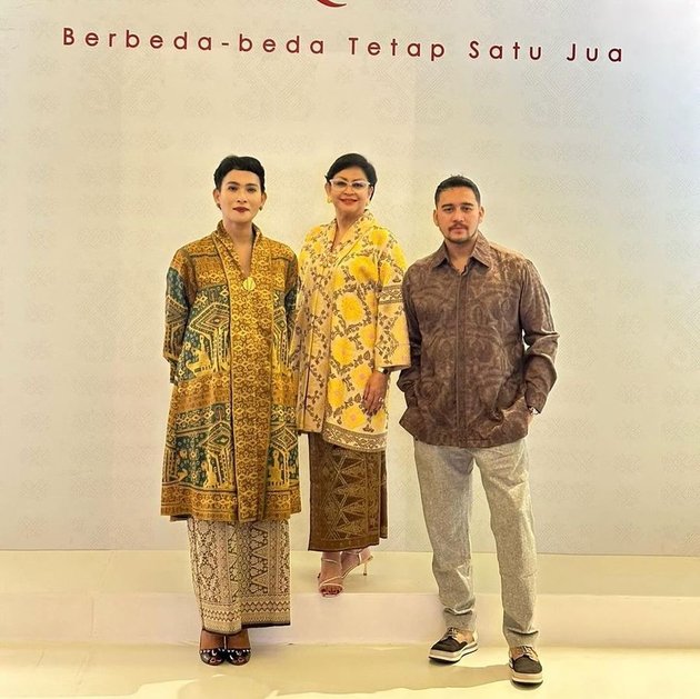 8 Portraits of Oscar Lawalata Break MURI Record, Consistently Preserving Indonesian Textiles for 25 Years - Flood of Praise and Congratulations