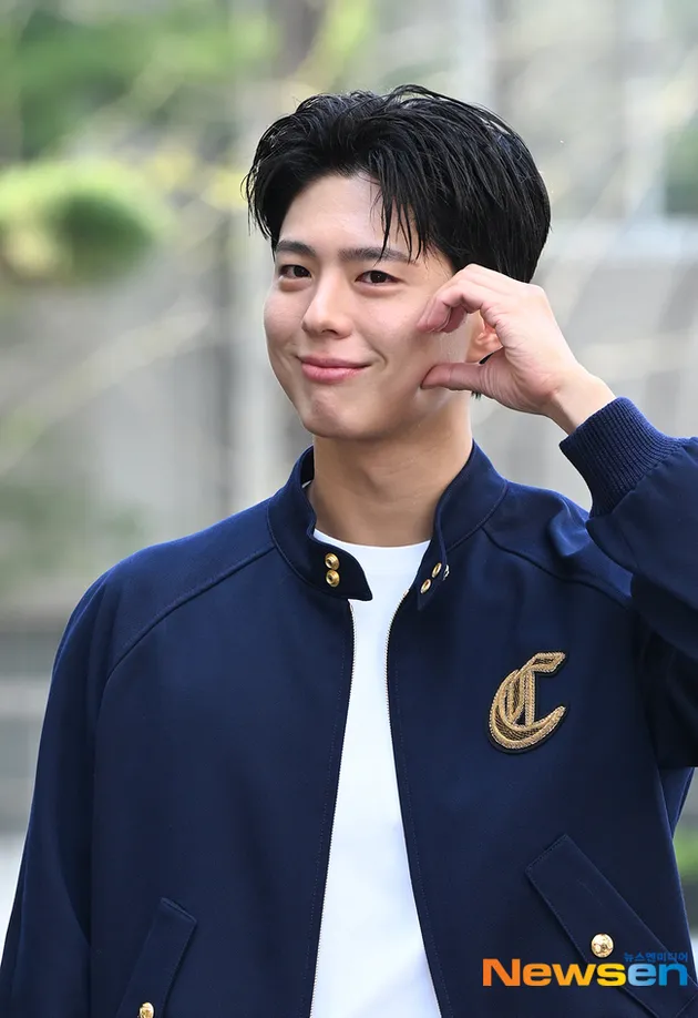 Park Bo Gum Datang ke Lokasi Syuting