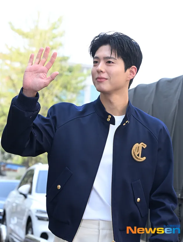 Park Bo Gum Datang ke Lokasi Syuting