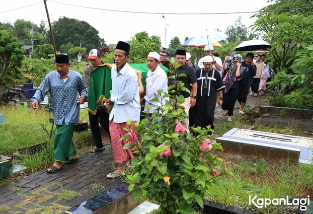 Pemakaman Nurul Qomar Meninggal