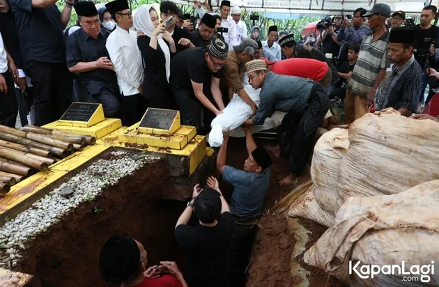 Pemakaman Nurul Qomar Meninggal