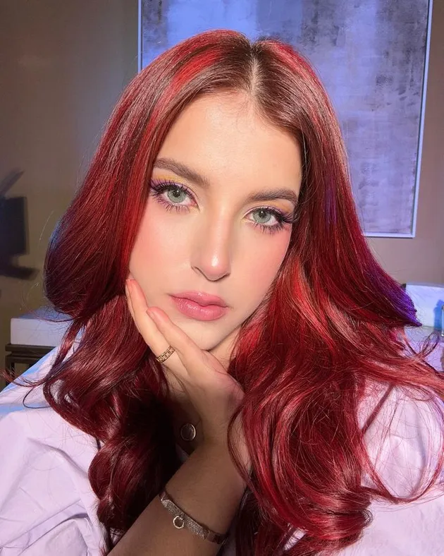 Tasya Farasya Rambut Merah