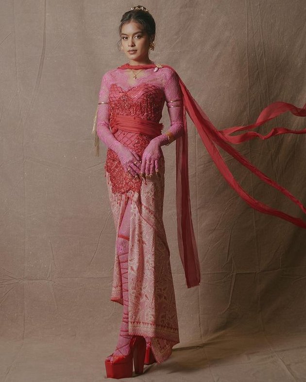 8 Beautiful Photos of Eva Celia in Unique and Contemporary Kebaya at FFI 2021, Very Cool!