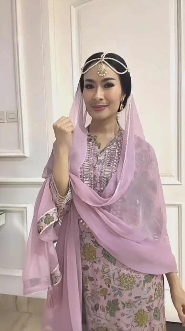 Iis Dahlia di Ulang Tahun Azizah Salsha