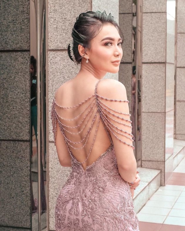 8 Portraits of Wika Salim's Latest Elegant Appearance, Showing Off Smooth Backless Dress - So Beautiful, There's No Cure