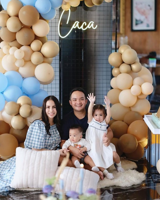 8 Portraits of Momo Geisha's Husband's Birthday Celebration, His Luxury House Decorated Beautifully with Balloons and Flowers