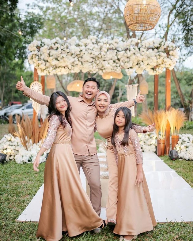 8 Portraits of Angga Wijaya's Ex-Wife Dewi Perssik's Birthday Celebration, Embracing & Kissing Affectionately - Full of Happiness