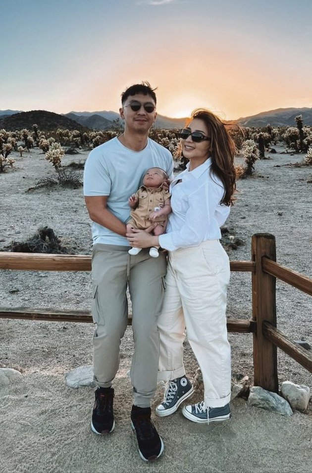8 First Family Photos of Nikita Willy with Indra Priawan and Baby Izz, Handsome Face of Their Beloved Child Becomes the Highlight