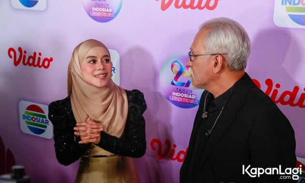 8 Portraits of Lesti Kejora's Meeting with Iwan Fals on the Extraordinary 29th Anniversary Concert Stage of Indosiar, Has Idolized Since She Was a Girl