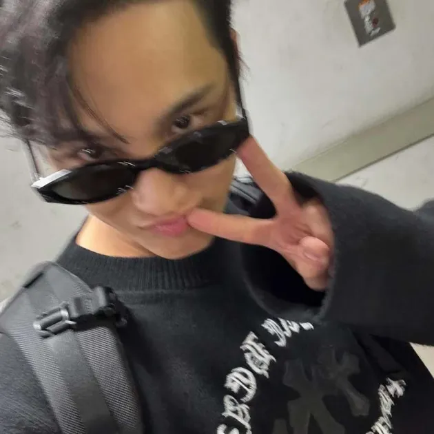 Mingyu SEVENTEEN Selfie