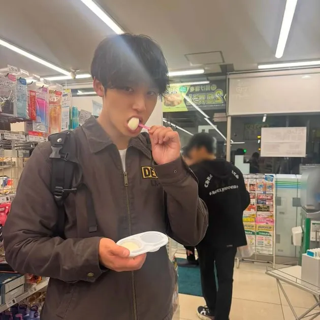 Mingyu SEVENTEEN Belanja di Supermarket