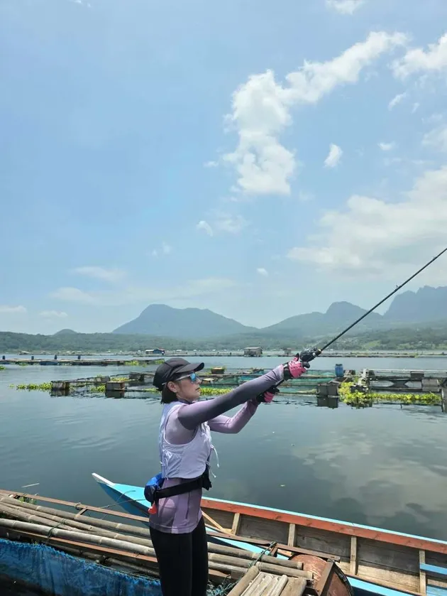 Prilly Lauconsina memancing