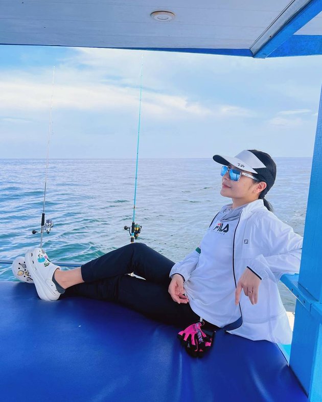 Not Just Diving, Prilly Latuconsina's Portraits Who is Getting Better at Fishing - Successfully Catching Big Fish