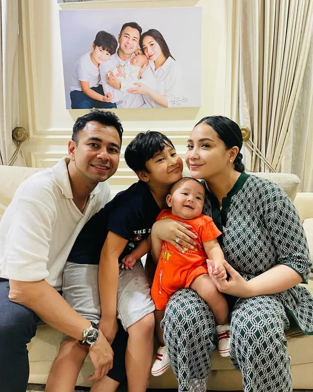 Raffi Ahmad bareng Rafathar dan Rayyanza