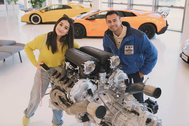 8 Photos of Raffi Ahmad and Nagita Slavina Vacationing in Italy, Visiting the Lamborghini Museum and Meeting Valentino Rossi