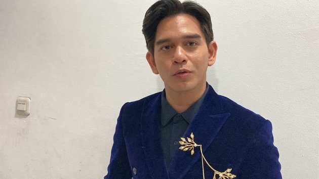 8 Portraits of Rangga Azof, Star of the Soap Opera 'DI ANTARA DUA CINTA', Attending 'SCTV Music Awards 2024', Looking Handsome in a Suit