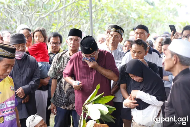 Rano Karno pemakaman ko Ahong