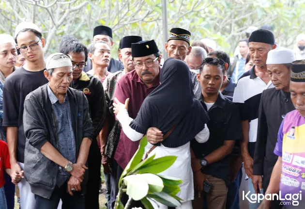 Rano Karno pemakaman ko Ahong