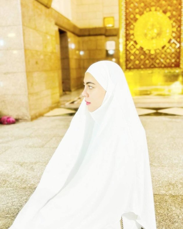 8 Portraits of Queen Rizky Nabila Performing Umrah in the Holy Land, Admitting Not Praying Much - Only Asking for This