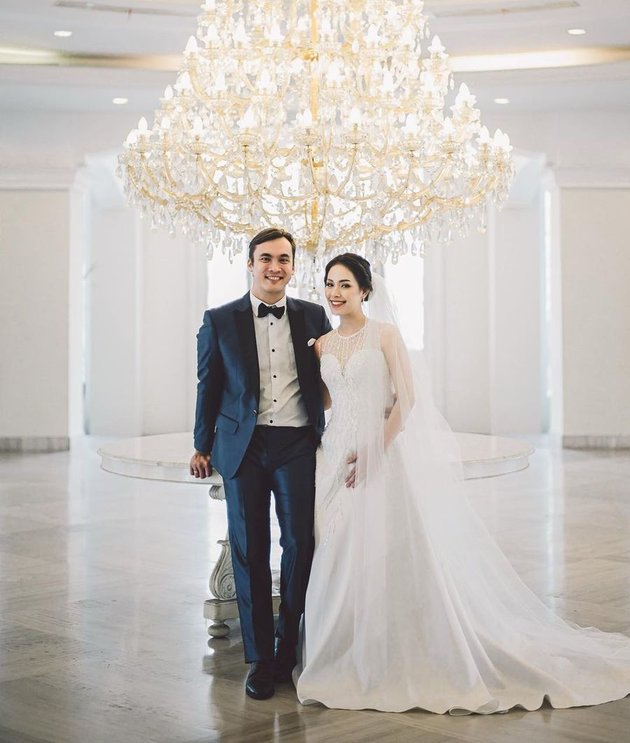 8 Portraits of Rendy Kjaernett and Lady Nayoan Becoming Newlyweds Again After Reconciliation, Renewing Sacred Vows and Realizing Pre-wedding Dreams in Church
