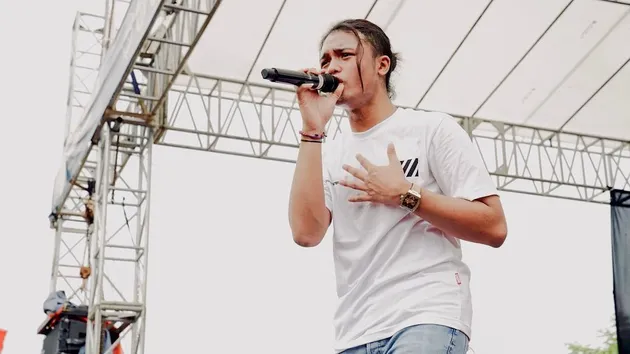 Anak Chary Van Houten
