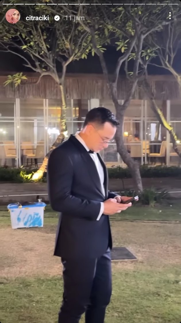 8 Portraits of Rezky Aditya, Citra Kirana's Husband, 'Getting Married Again', Showing Affection with His Wife - Reception Event Attended by Ari Wibowo