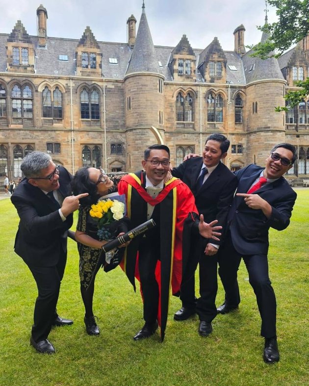 8 Portraits of Ridwan Kamil Receiving Honorary Doctorate from the University of Glasgow, Standing Alongside Several World Figures