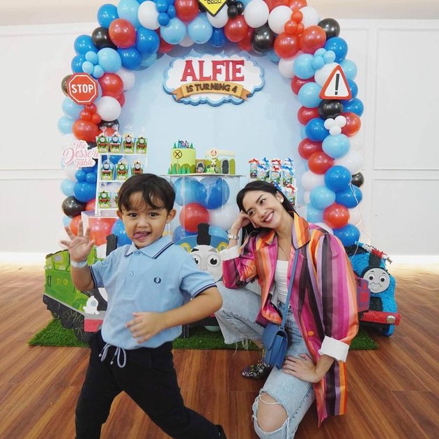 8 Pictures of Ririn Dwi Ariyanti Celebrating Her Youngest Child's Birthday, Holding a Festive Party - Not Attended by Aldi Bragi