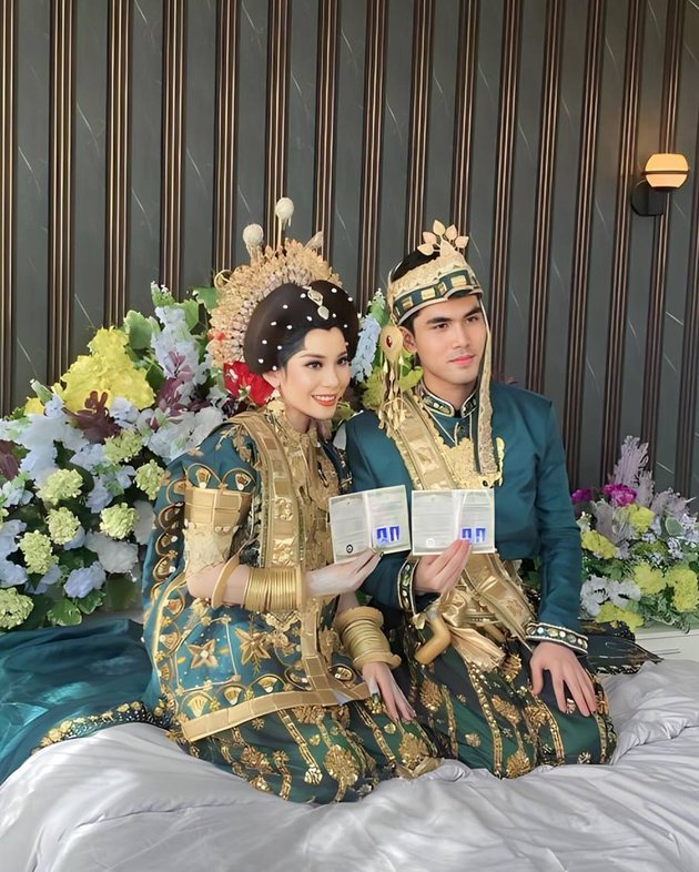 8 Potret Ririn Ekawati Attending a Wedding in Palu, Looking Beautiful in Traditional Bugis Attire