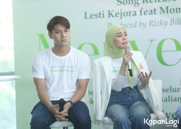 10 Portraits of Lesti Kejora and Rizky Billar Giving 'Gifts' to Breastfeeding Mothers, Crying in Remembrance of Breastfeeding Period