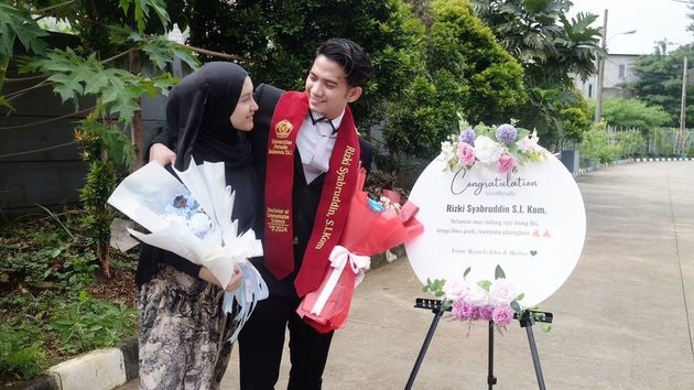 8 Portraits of Rizky DA Passing Thesis Exam, Accompanied by Beloved Wife