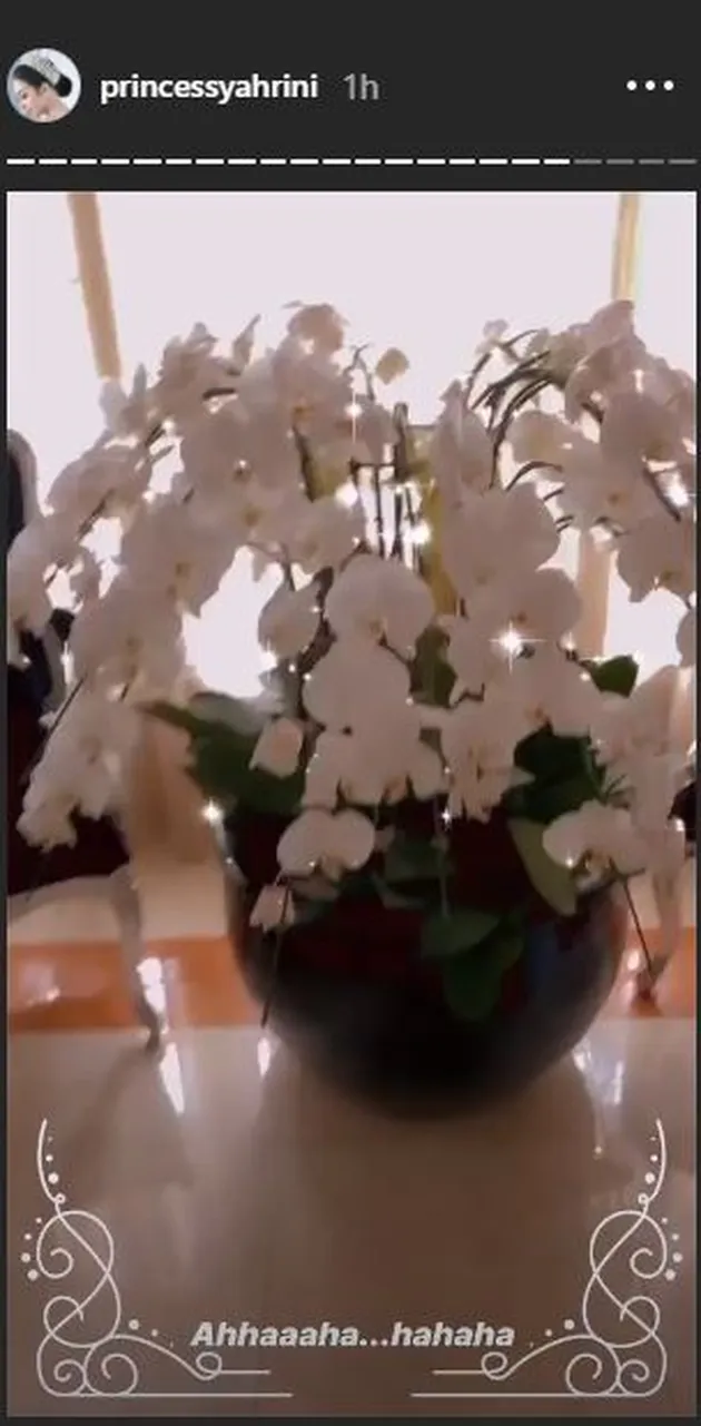 Ruang tamu di rumah Syahrini