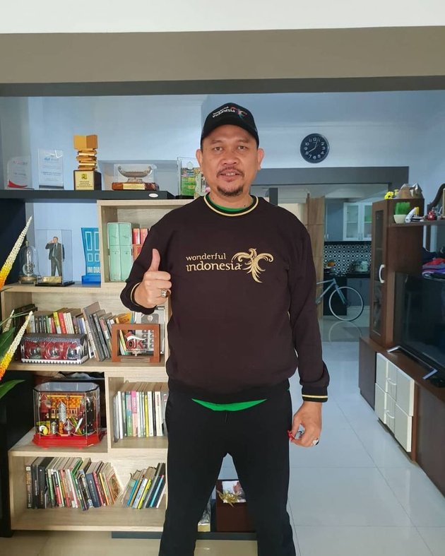 8 Photos of Cak Lontong's House, Dominated by White Color - Many Expensive Bicycles Designed Uniquely
