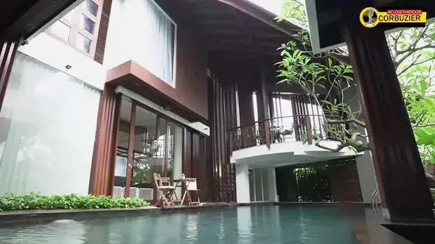 kolam renang Rumah Sabrina Chairunnisa dan Deddy Corbuzier