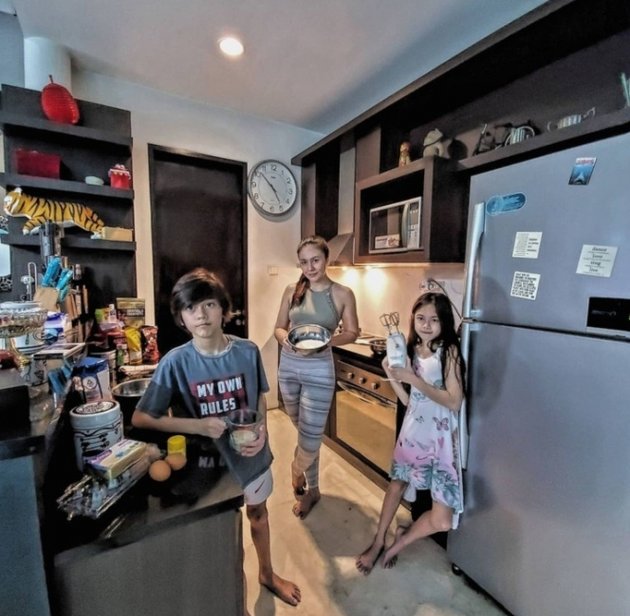 8 Pictures of Wulan Guritno's Large and Very Comfortable House, Equipped with High-Tech Toilets