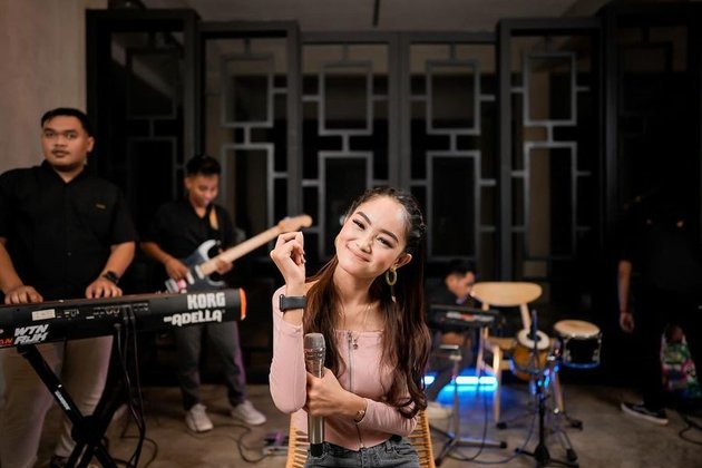 8 Potret Safira Inema, Dangdut Singer from Marble-Producing Region