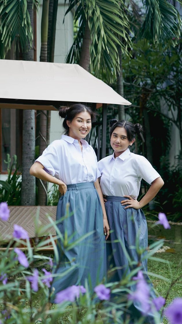 8 Potraits of Sarwendah Wearing High School Uniform, Still Suitable as a Teenager - Extremely Beautiful