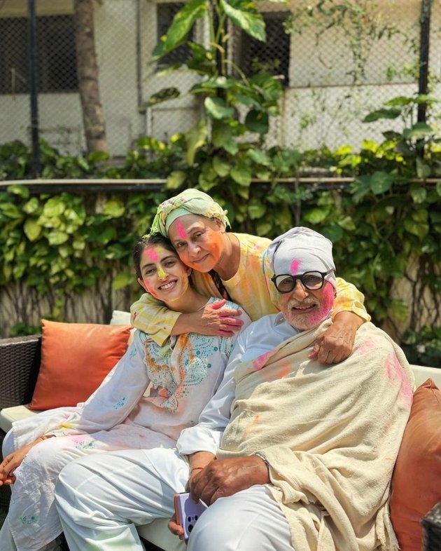 8 Photos of Bollywood Celebrities Celebrating Holi in India, Priyanka Chopra and Nick Jonas Return to Mumbai