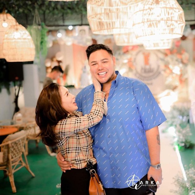 8 Portraits of Celebrities Who Attended Ayu Ting Ting's Cafe Anniversary, Including Siti Badriah and Dewi Perssik - Previously Called Ivan Gunawan with the Term 'Sayang'