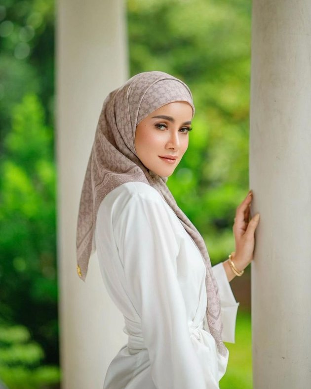 8 Celebrity Portraits who are Unfazed by Harsh Criticism from Netizens, from Princess Anne who Removes Hijab to Mayangsari