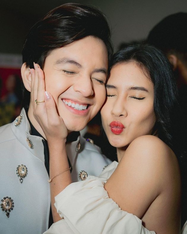 Prove Yourself as a Supportive Girlfriend, Check Out 8 Photos of Shenina Cinnamon Closely Attending Angga Yunanda's Gala Premiere 'CATATAN SI BOY'